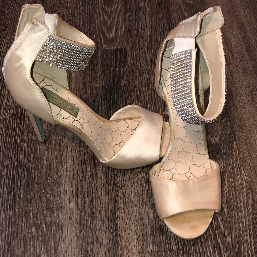 Betsy Johnson cream and baby blue heels